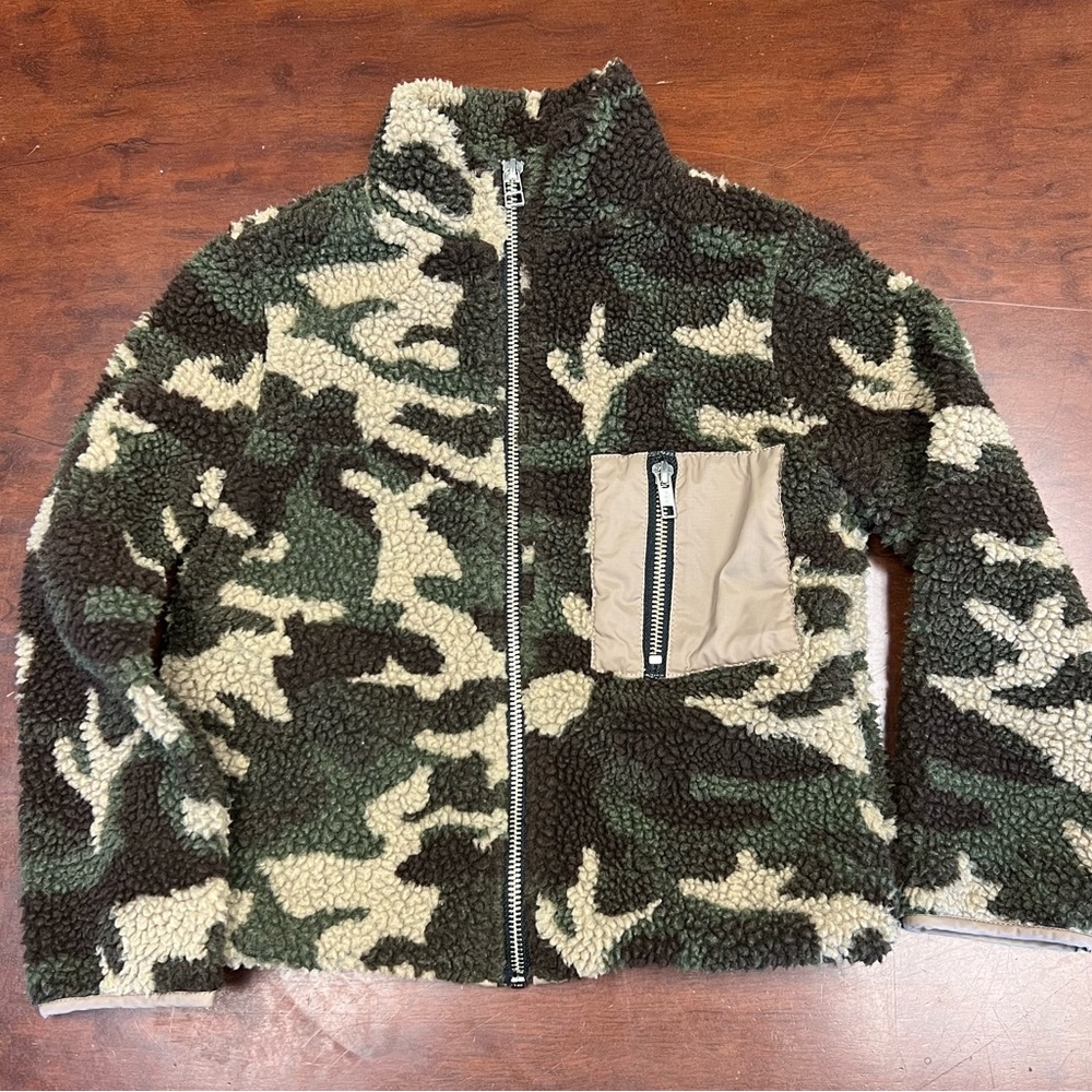 Peek Kids camouflage print Sherpa fleece jacket (size S (4-5))